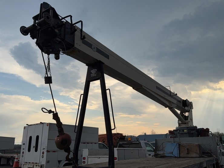 2006-ford-750-image-10