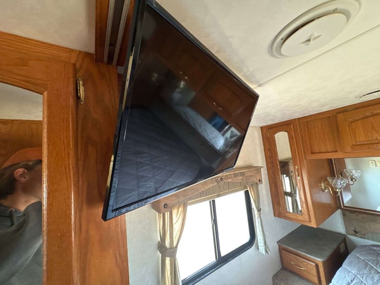 2004-ford-"daybreak"-motorhome-image-32