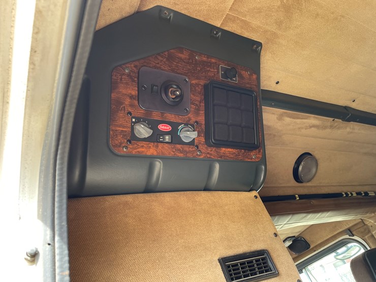 1998-peterbilt-378-image-60