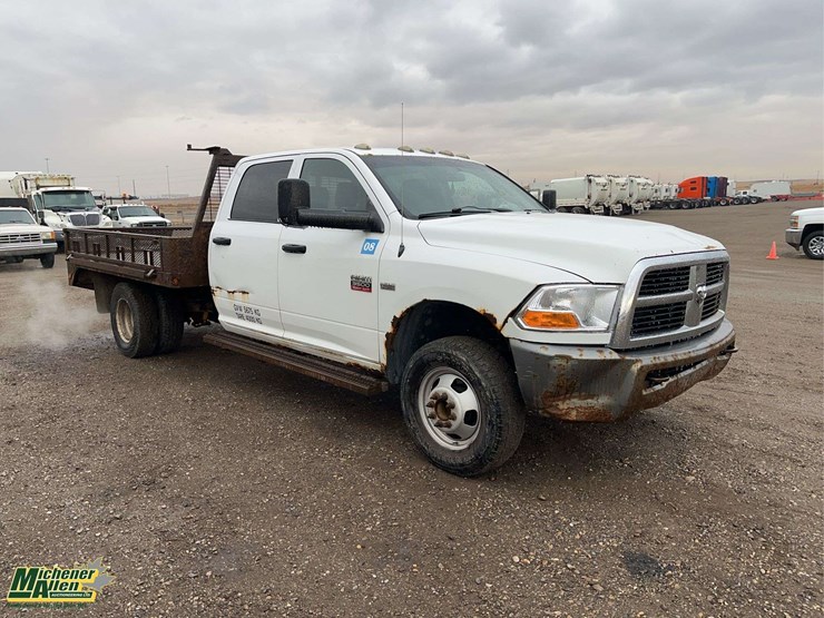 2011-dodge-3500-image-2