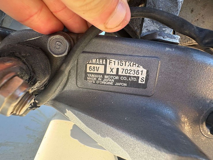 2001-cobia-center-console-saltwater-boat-image-23