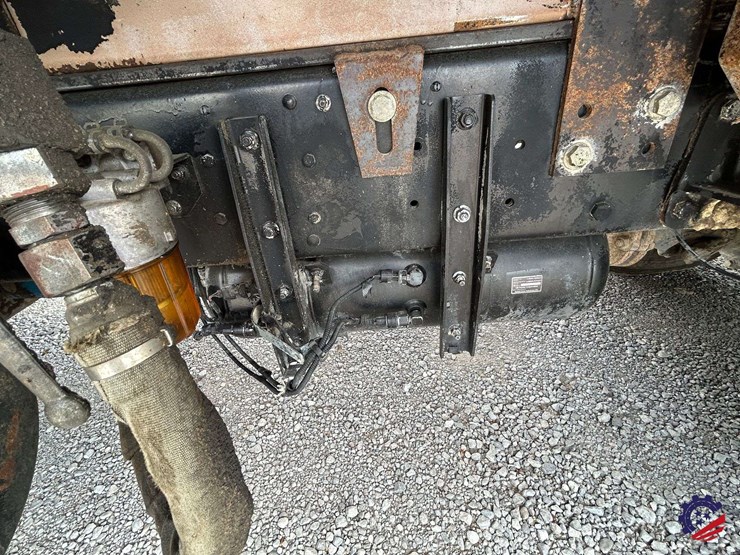 2013-ud-ud3300-s/a-garbage-truck-image-39