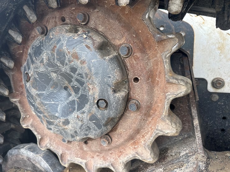 2022-bobcat-t770-image-62