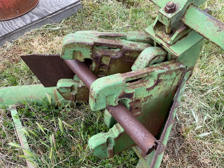 #4090-•-3-point-v-trencher-image-8