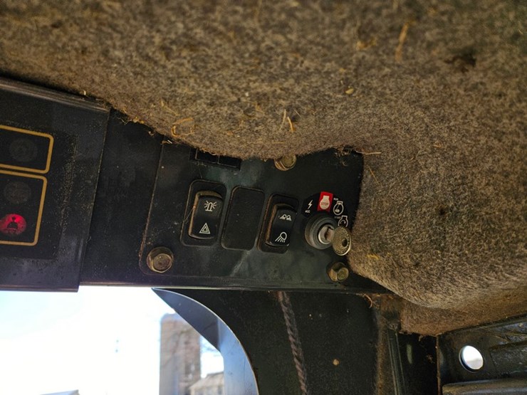 new-holland-ls140-image-24