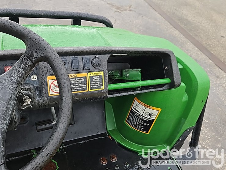 2016-john-deere-gator-image-17