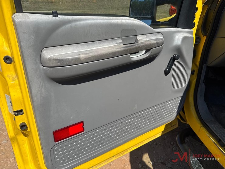 2004-ford-f550-xl-image-15