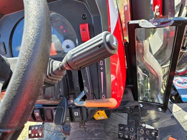 massey-ferguson-4710-image-39