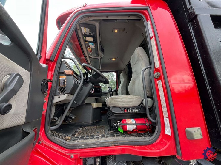 2011-volvo-truck-vhd-tri-axle-dump-truck-image-75