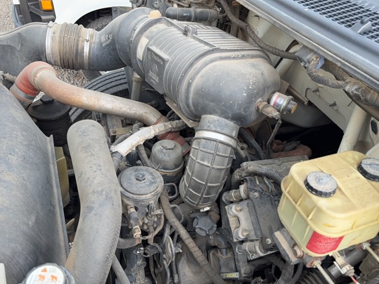 2006-ford-750-image-26