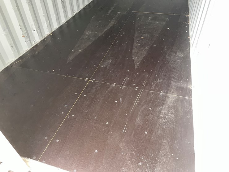 #115-•-20'-shipping-container-image-9