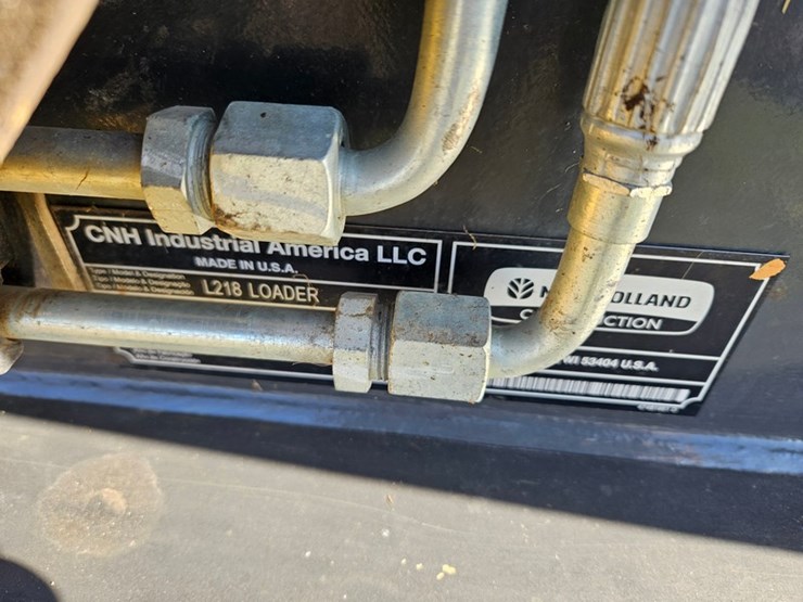 new-holland-l218-image-38