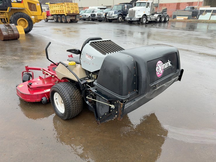 exmark-lazer-z-zero-turn-mower-image-3