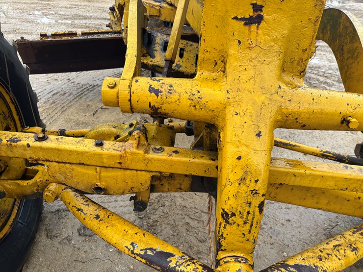 caterpillar-12-image-43