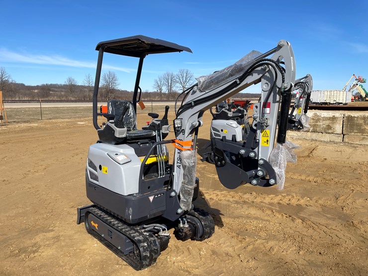 #1033-•-new-ats-me18-mini-excavator-image-3