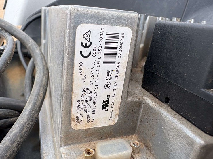 yamaha-electric-golf-cart-w/-charger-image-14