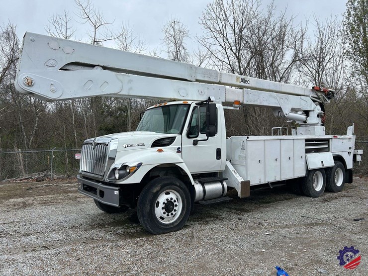 2009-international-7400-image-1