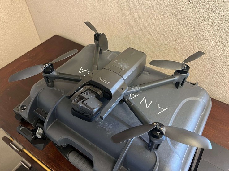 parrot-anafi-usa-foldable-drone-with-4k/thermal-camera-image-6