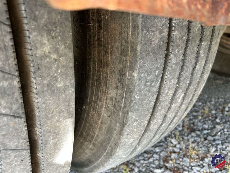 2013-ud-ud3300-s/a-garbage-truck-image-13