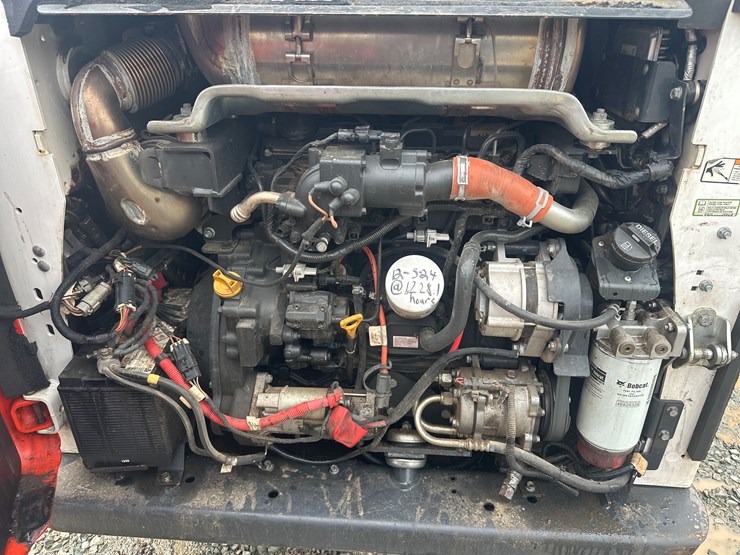 2022-bobcat-t770-image-44