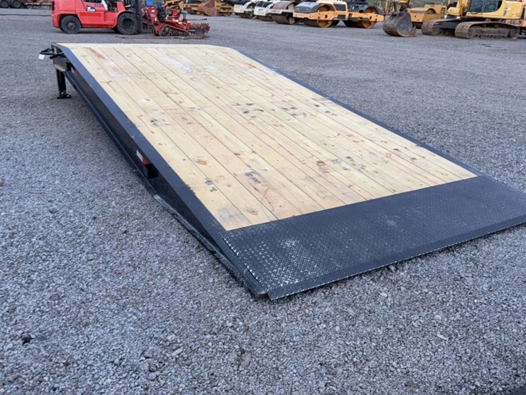 #2063-•-30k-lbs.-portable-loading-ramp-image-3