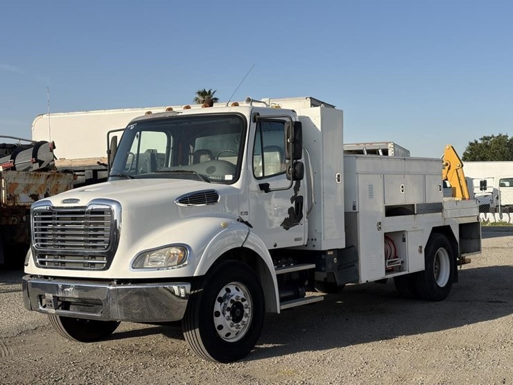 2012-freightliner-m2-s/a-mechanics-truck-image-1