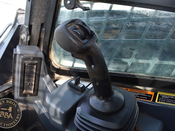 2021-deere-333g-image-38