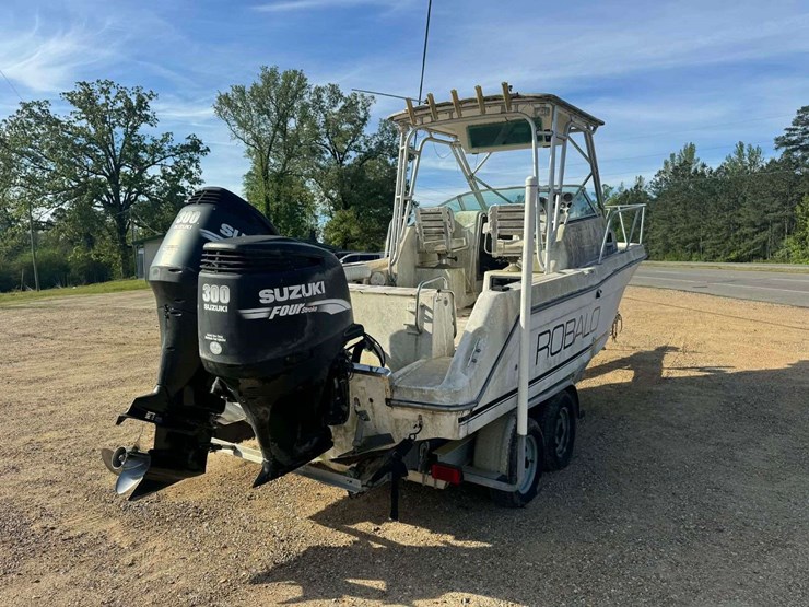 robalo-2240-walkaround-yacht-boat-with-cabin-image-6