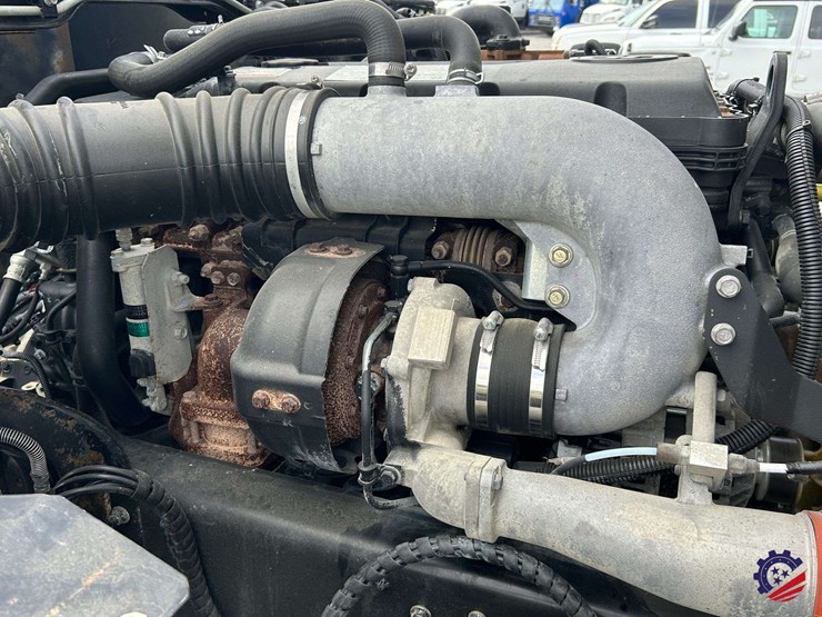 2013-ud-ud3300-s/a-garbage-truck-image-19