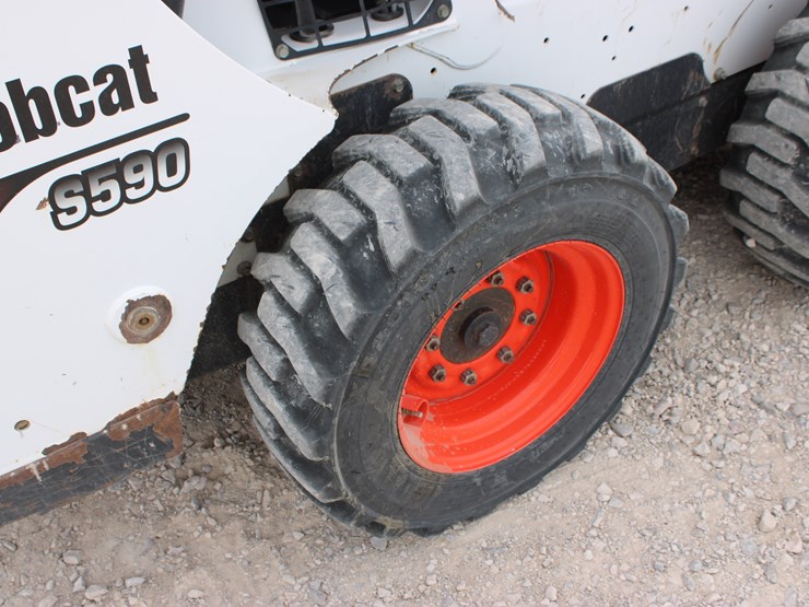 2017-bobcat-s590-image-24