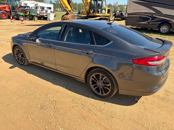 2018-ford-fusion-se-4-door-sedan-(109,948-miles)-image-2