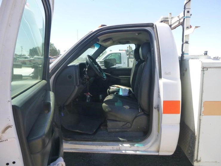 2005-chevrolet-3500-image-8