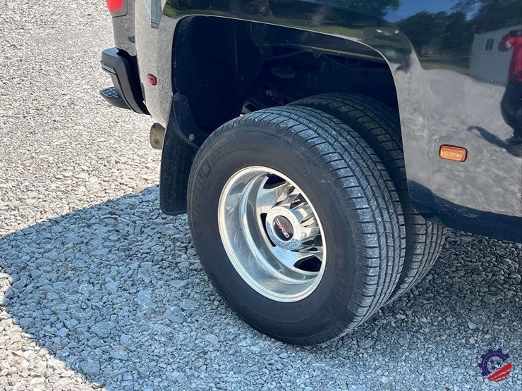 2015-gmc-3500-image-9