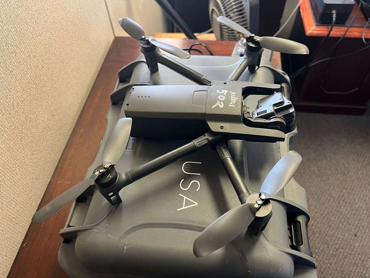 parrot-anafi-usa-foldable-drone-with-4k/thermal-camera-image-7