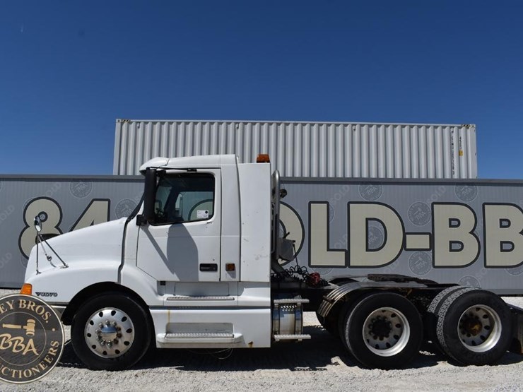 1999-volvo-vnl64t300-image-5