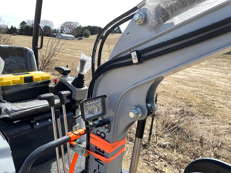 #902-•-new-land-hero-rt15r-mini-excavator-image-28