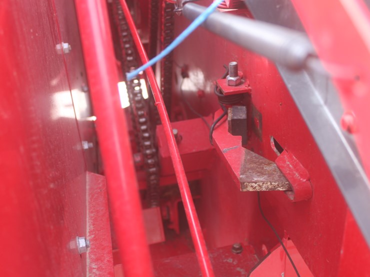 2015-massey-ferguson-1840-image-23