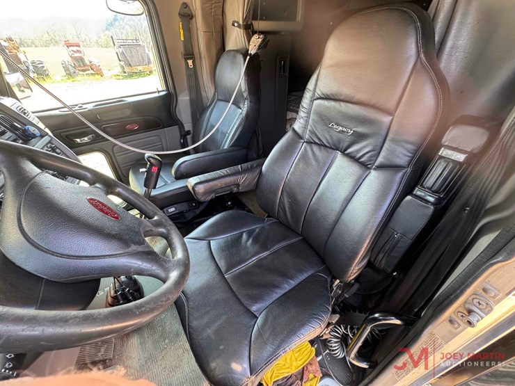 2015-peterbilt-389-image-26