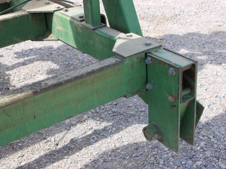 john-deere-235-image-18