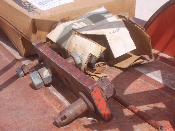 international-830-image-34