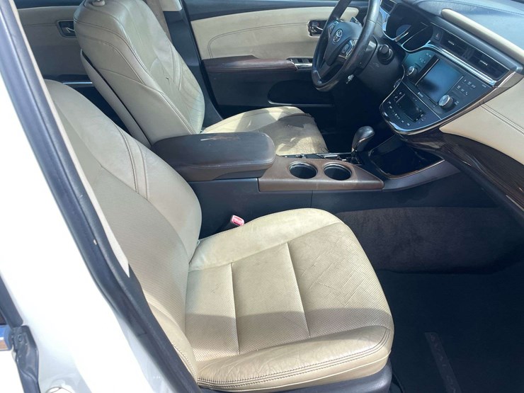 2013-toyota-avalon-hybrid-limited-4-door-sedan-(399,665-miles)-image-18