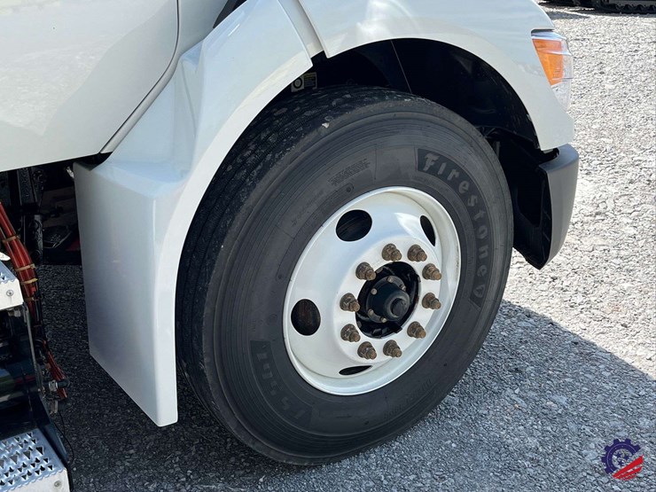 2025-kenworth-t380-image-10