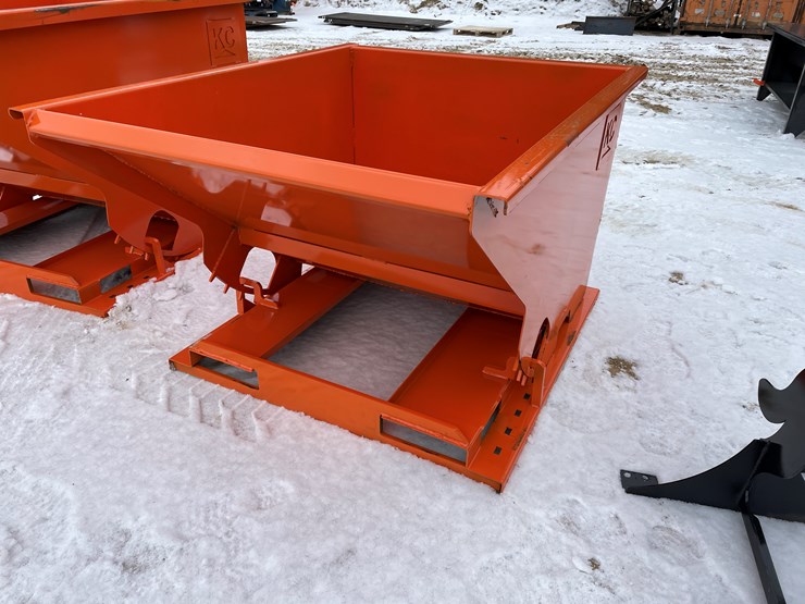 #2004-•-1.5-yard-self-dumping-hopper-image-1