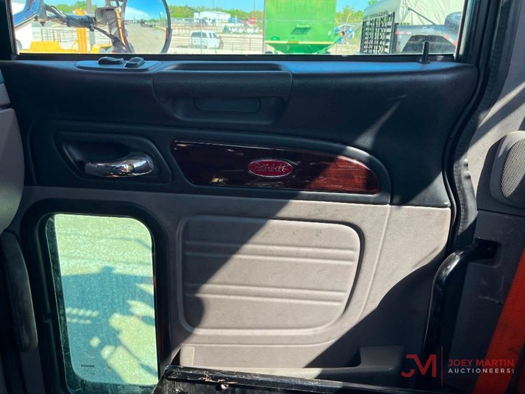 2016-peterbilt-365-image-5