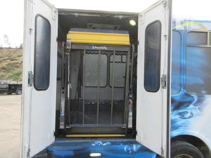 2016-ford-e450-image-13