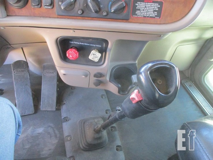 2008-peterbilt-367-image-10