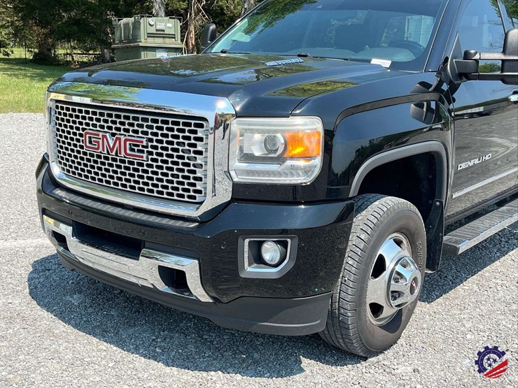 2015-gmc-3500-image-15