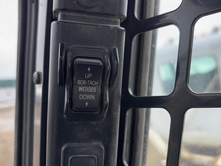 2016-bobcat-s530-image-11