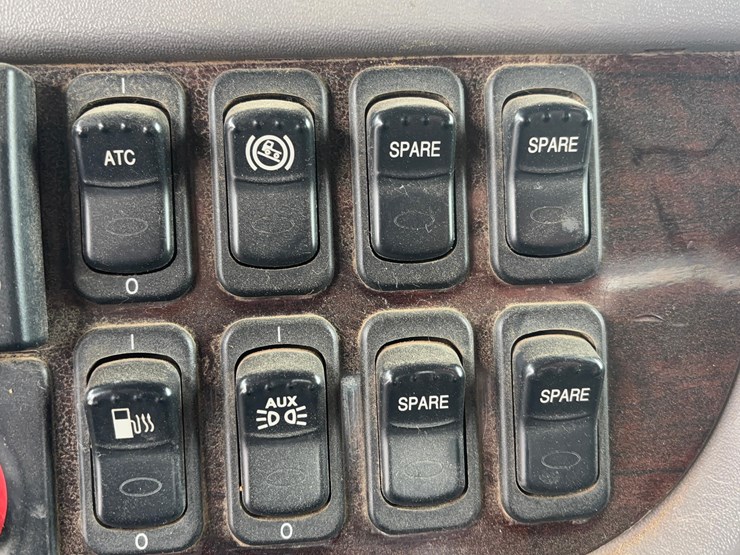 2014-peterbilt-389-image-41