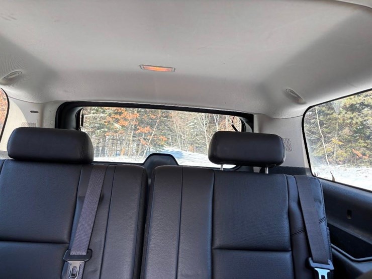 2009-chevrolet-suburban-image-21